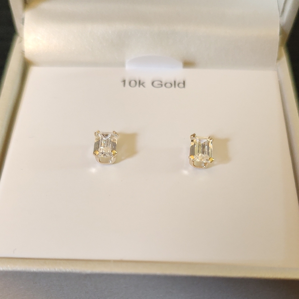 NWT Taylor Grace 10k Gold Emerald Cut CZ Stud Earrings